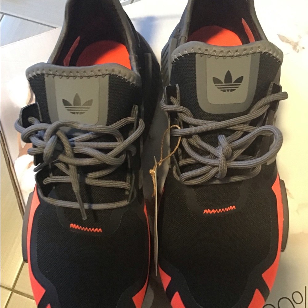 Adidas originals tenis shoes brand new with tag